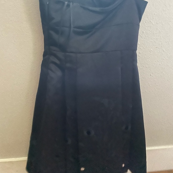 Like new BCBGMAXAZRIA cocktail dress size 4 - Picture 2 of 4